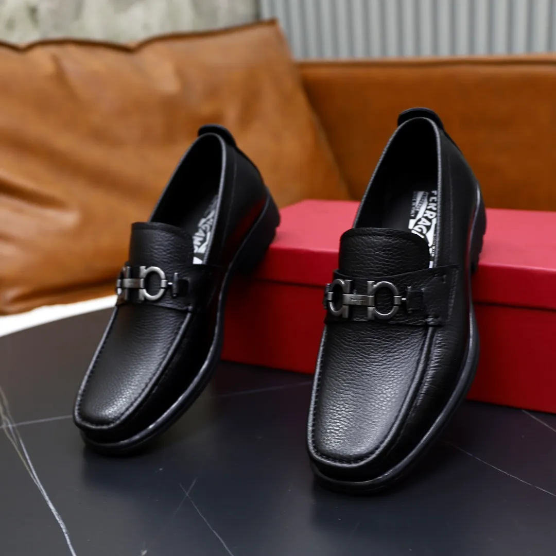 Men's shoes: 270🙅‍♂️🙅‍♂️🙅‍♂️Niuli Brand: Ferragamo Standard code: Men's code 38/44 (45 customized) Grade: Same as the official website Material: Original imported cowhide leather lining Original wear-resistant lightweight outsole Style category: Men's casual slip-on shoes Distinguished luxury brand elements top luxury Color: Actual picture color